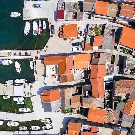 Vikendica Hanna Cozy Old Stone House *