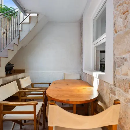 Hanna Cozy Old Stone House