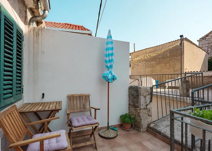 Hanna Cozy Old Stone House