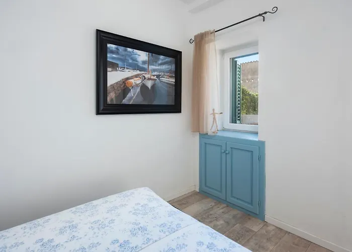 Hanna Cozy Old Stone House Murter