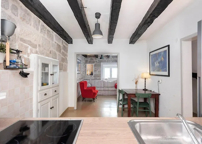 Hanna Cozy Old Stone House *