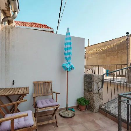 Hanna Cozy Old Stone House