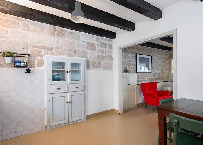 Hanna Cozy Old Stone House Сasa de vacaciones